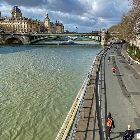 17m2 St Germain Des Pres Paris